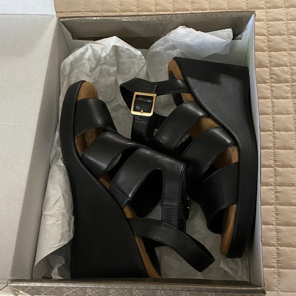 Giani Bernini Black Leather Wedge Sandals